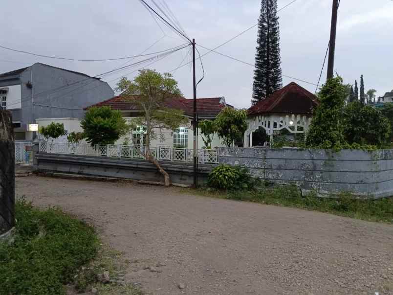 rumah bagus luas mewah view pegunungan di kota batu