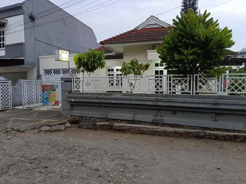 rumah bagus luas mewah view pegunungan di kota batu