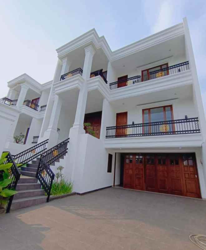 rumah baru modern klasik 3lti with private pool