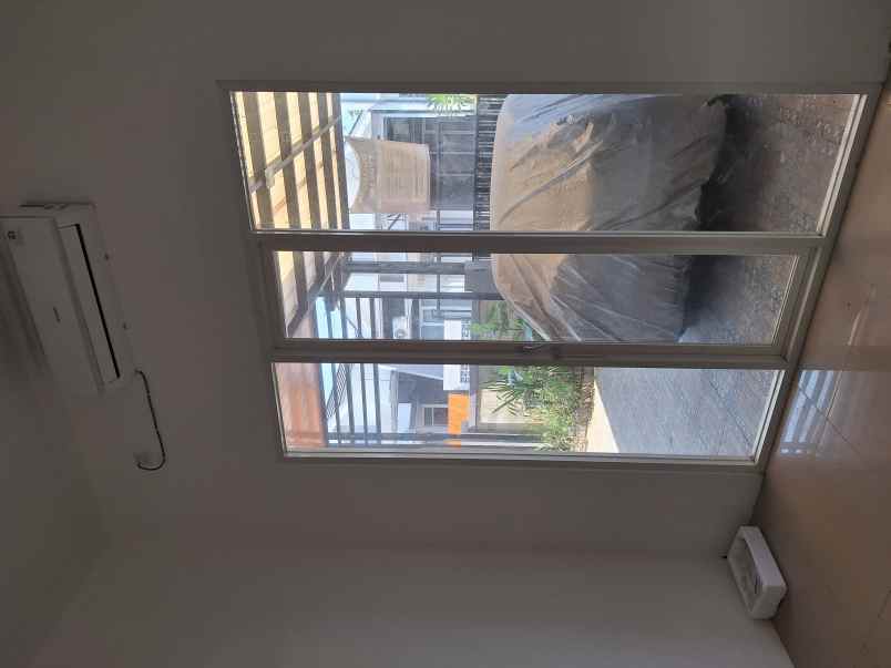 rumah baru pinggir jalan raya sambiroto tembalang