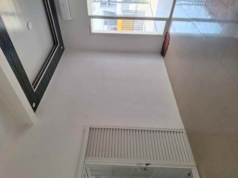 rumah baru pinggir jalan raya sambiroto tembalang