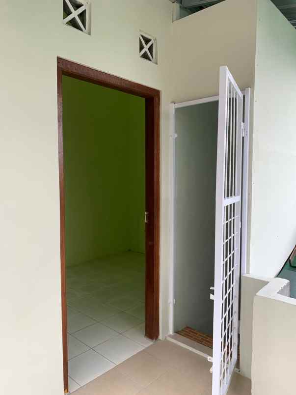 rumah belakang pamela 7