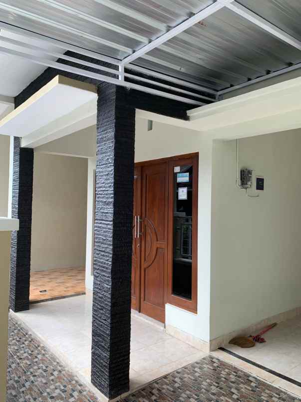 rumah belakang pamela 7