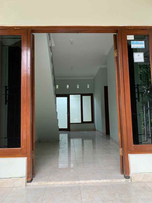 rumah belakang pamela 7