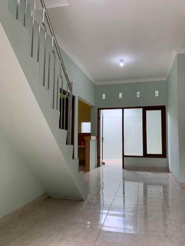 rumah belakang pamela 7