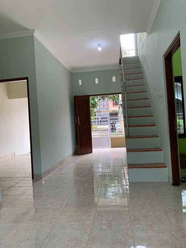 rumah belakang pamela 7