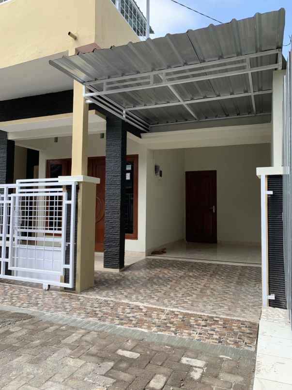 rumah belakang pamela 7