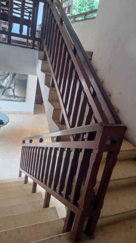 rumah besar dekat grapari telkomsel denpasar