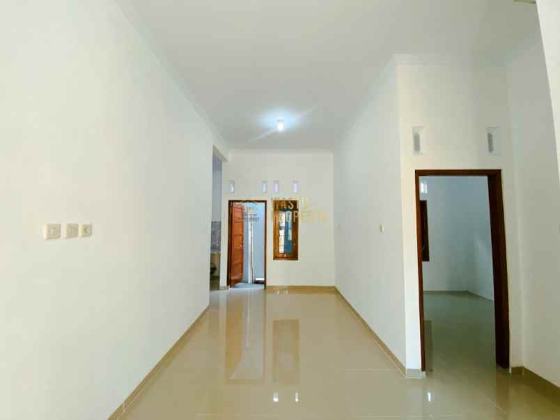 rumah cantik luas dekat jalan raya pyungan prambanan