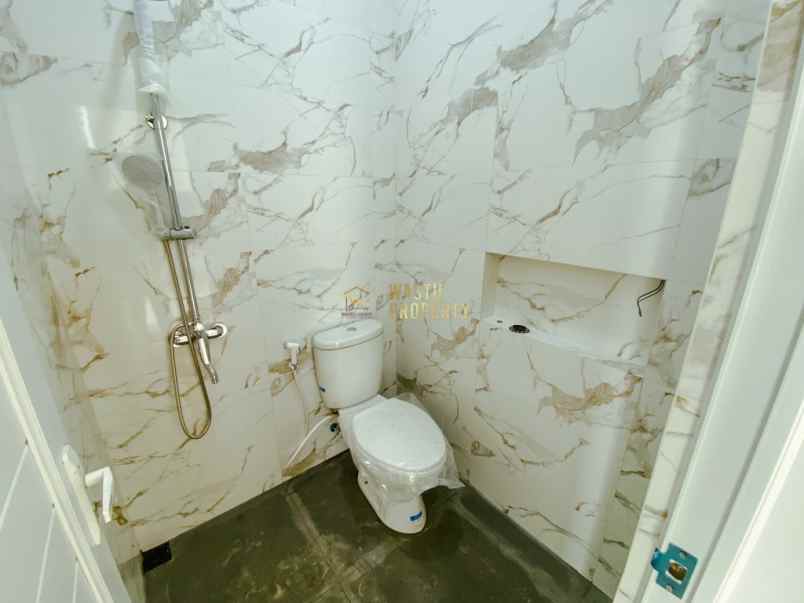 rumah cantik modern 3 menit dari jalan raya tajem