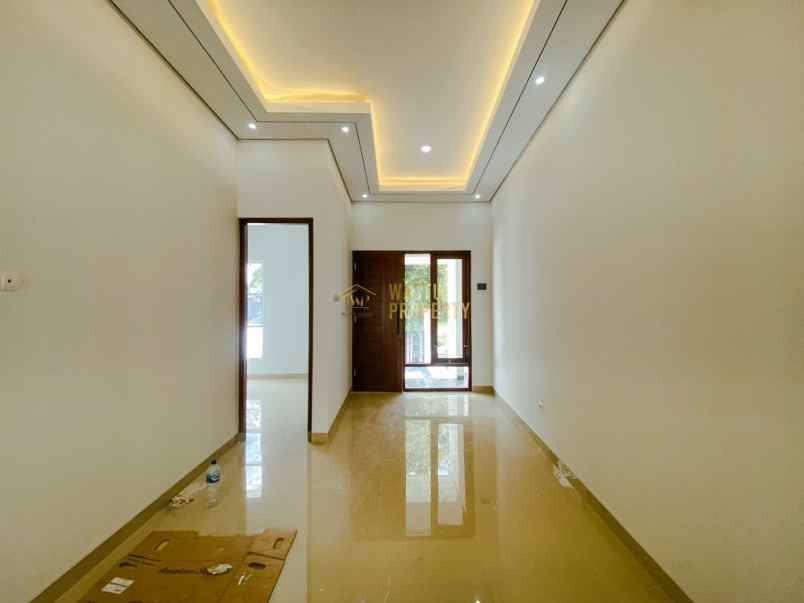 rumah cantik modern 3 menit dari jalan raya tajem