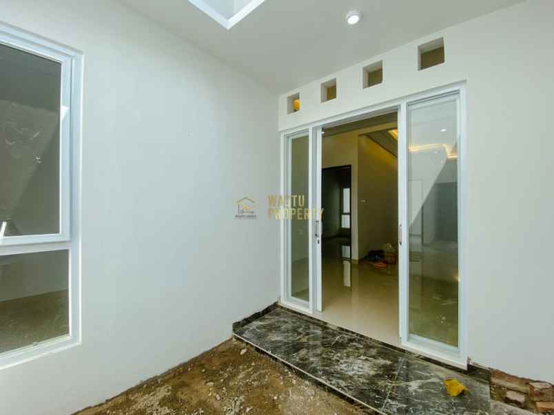 rumah cantik modern 3 menit dari jalan raya tajem