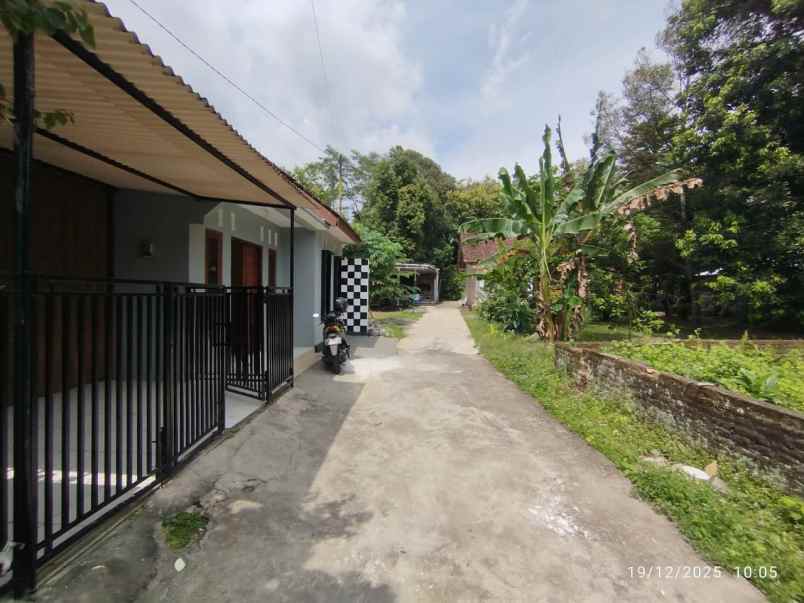 rumah cantik utara pasar godean 4 menit ke rs atturots