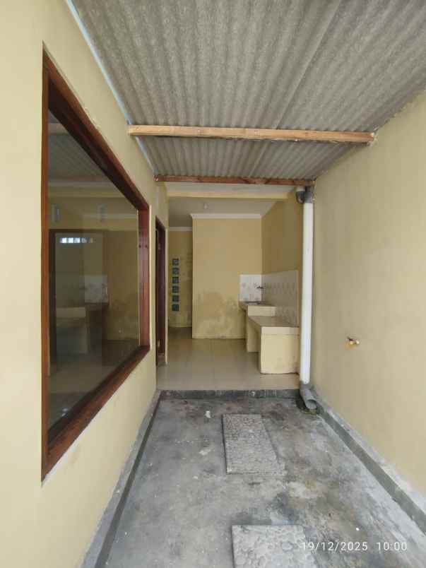 rumah cantik utara pasar godean 4 menit ke rs atturots