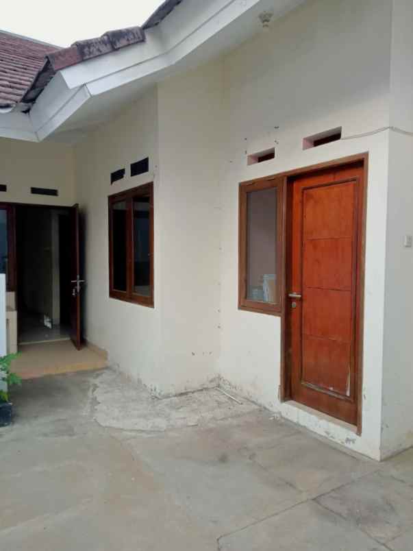 rumah hadap taman cluster aralia harapan indah bekasi