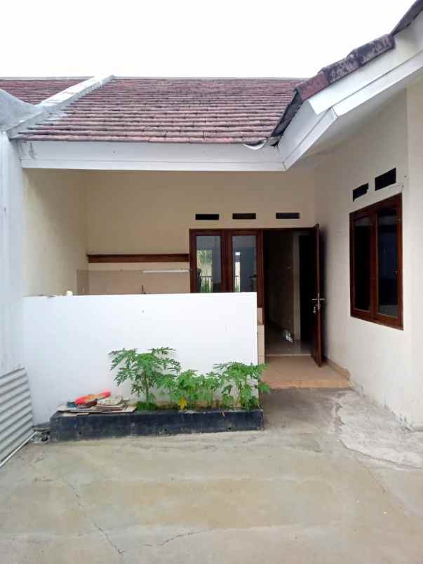 rumah hadap taman cluster aralia harapan indah bekasi