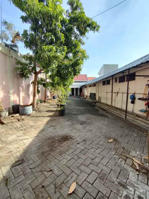 rumah hitung tanah di pantai mentari