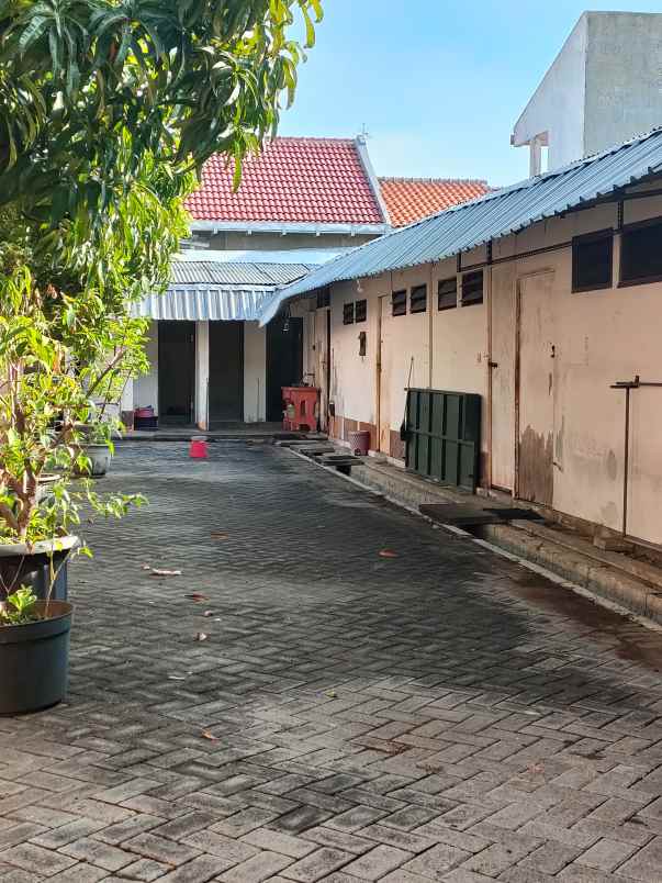 rumah hitung tanah di pantai mentari