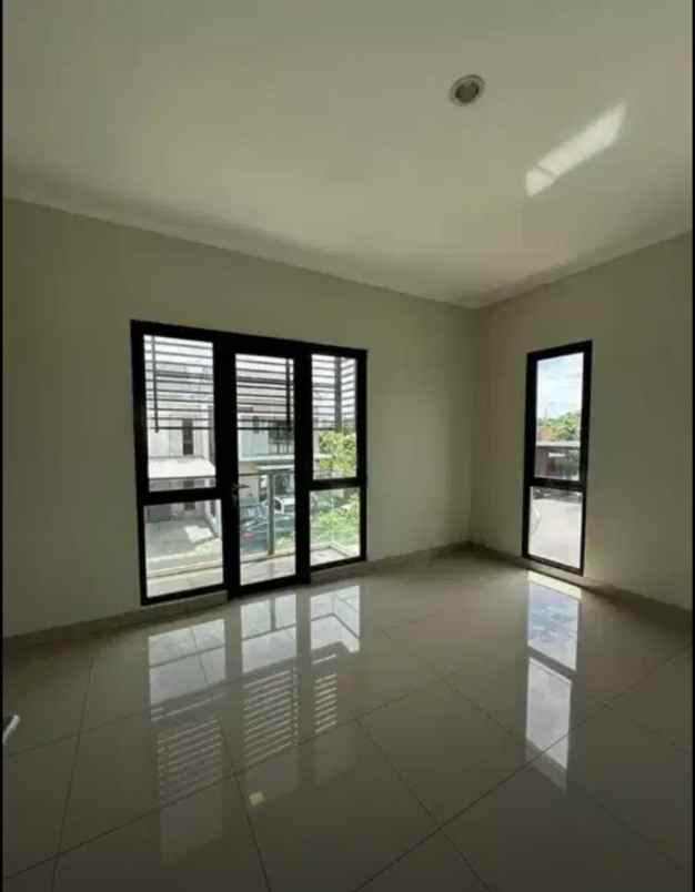 rumah hook di cluster burgundy summarecon bekasi