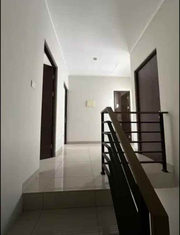 rumah hook di cluster burgundy summarecon bekasi