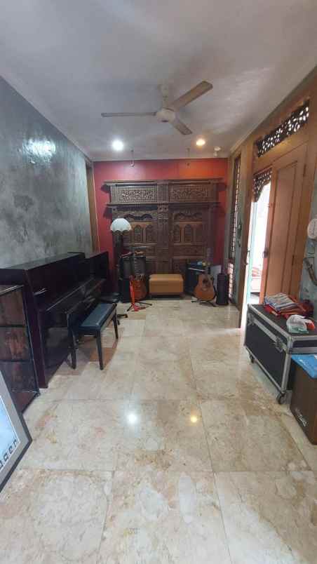 rumah kelapa dua kebon jeruk jakarta barat