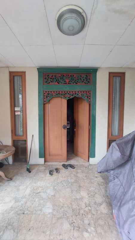 rumah kelapa dua kebon jeruk jakarta barat
