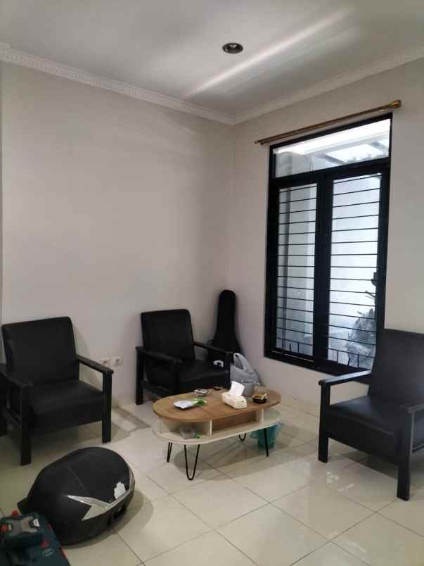 rumah komplek cihanjuang full renovasi 8 menit pemkot