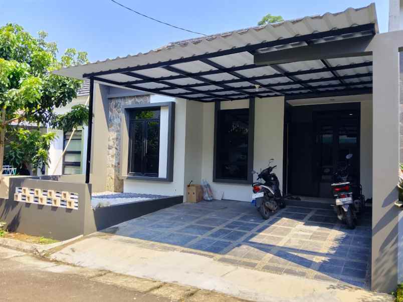 rumah komplek cihanjuang full renovasi 8 menit pemkot