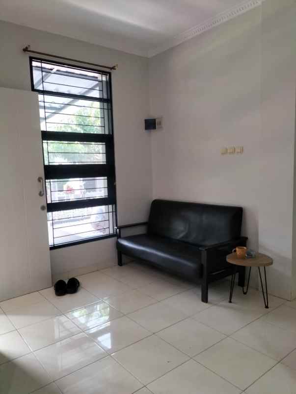 rumah komplek cihanjuang full renovasi 8 menit pemkot