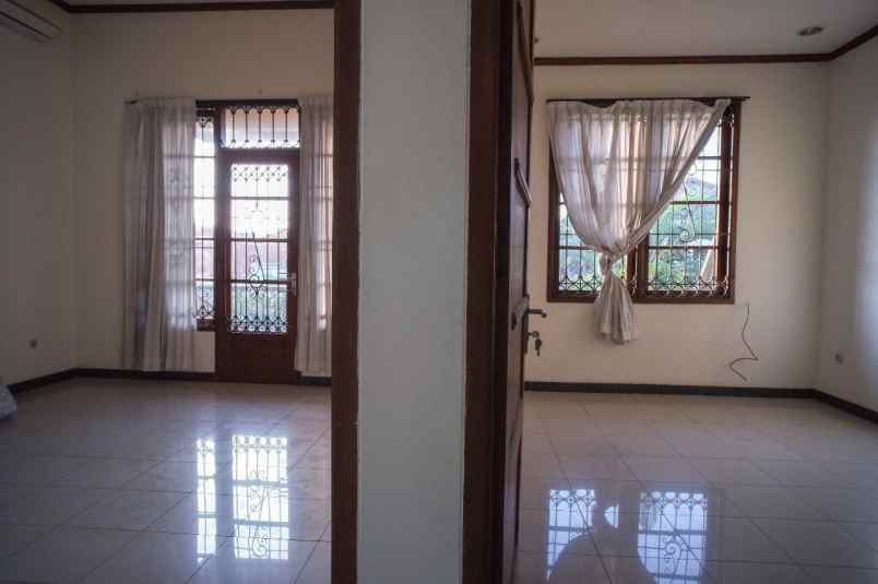 rumah kompleks margorejo indah hadap utara