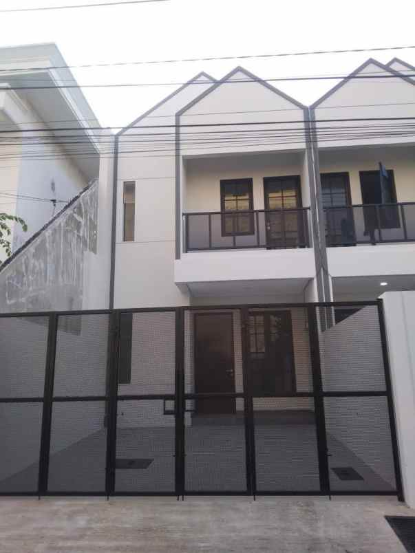 rumah lebak 50 meter dari raya kenjeran