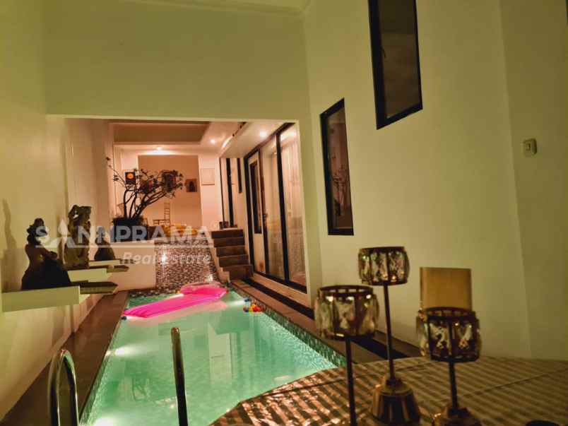 rumah luas cantik di cirendeu