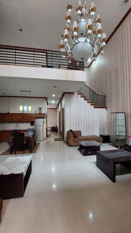 rumah luas full furnished di pasteur bandung