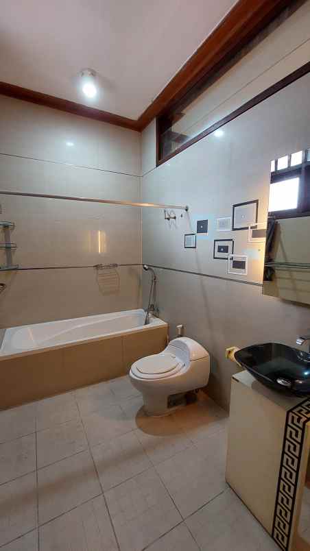 rumah luas full furnished di pasteur bandung