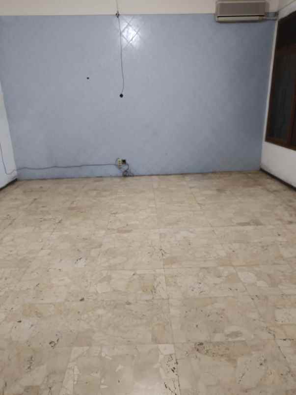 rumah luas nyaman idaman area klampis anom