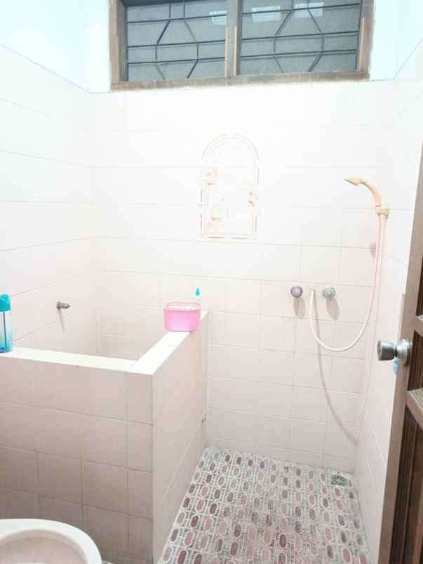 rumah luas nyaman idaman area klampis anom