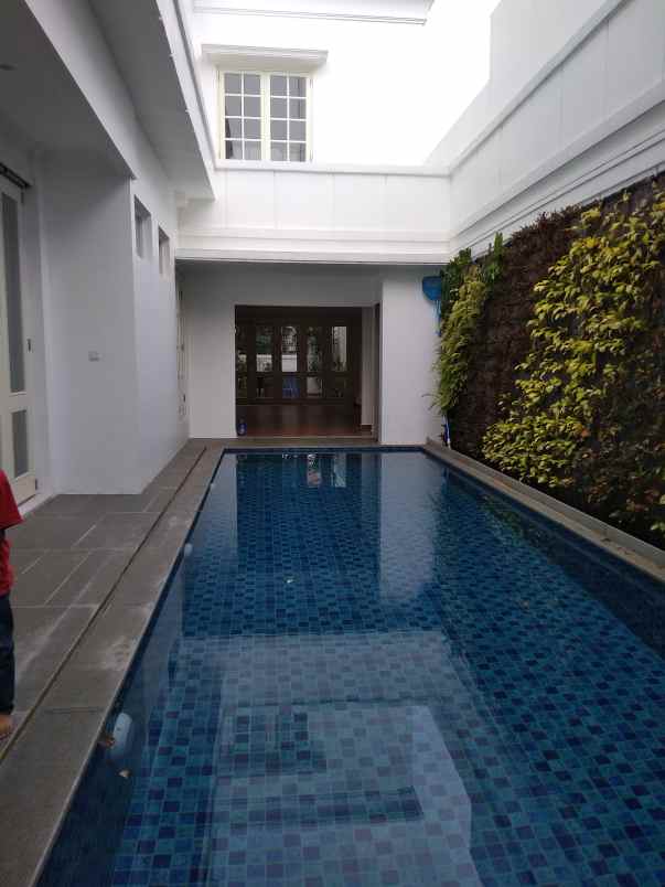 rumah menteng brand new lux dan gagah