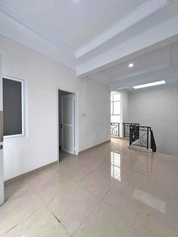 rumah mewah american classic di jagakarsa jaksel