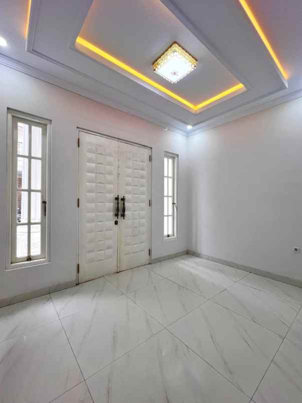 rumah mewah american classic di jagakarsa jaksel