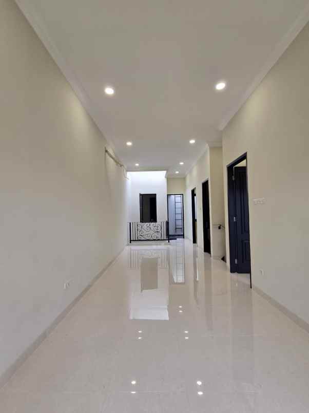 rumah mewah classic siap huni di rawamangun