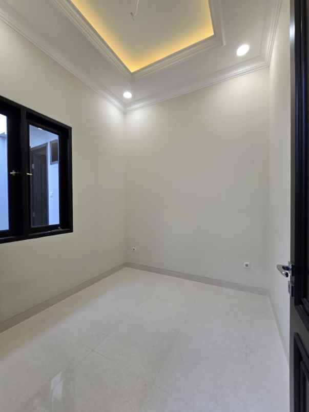 rumah mewah classic siap huni di rawamangun