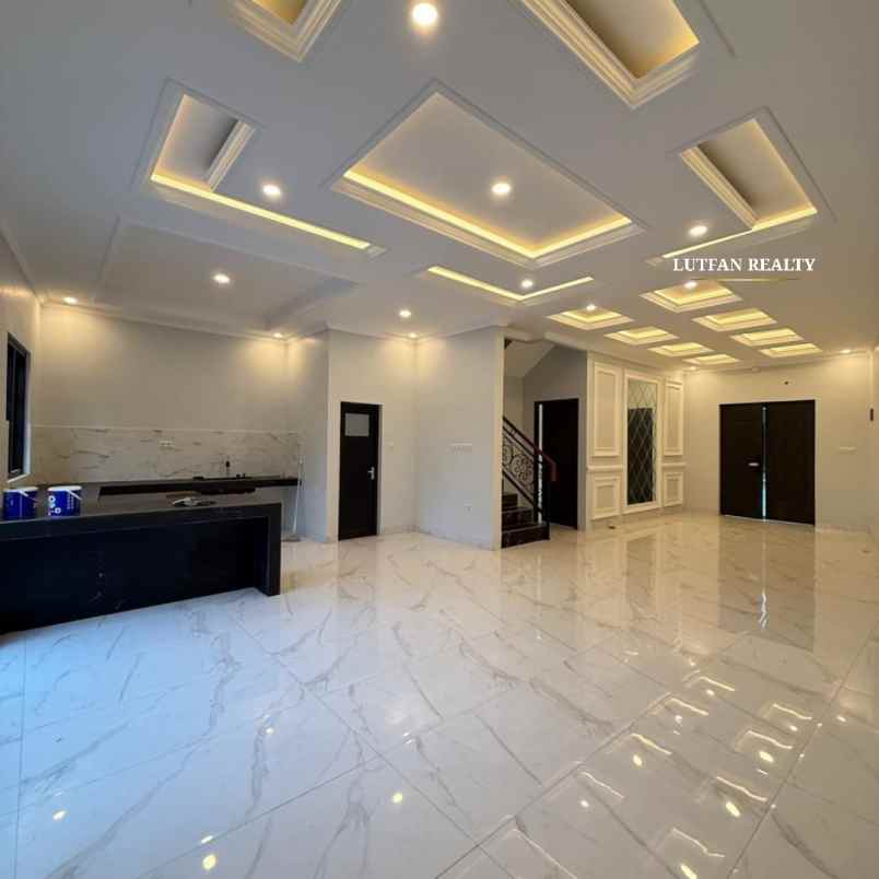 rumah mewah dalam komplek jagakarsa