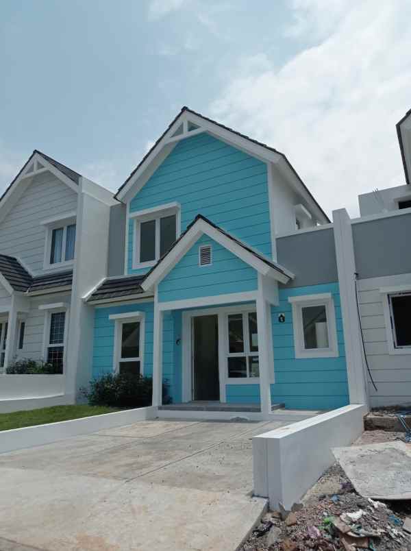 rumah mewah dua lantai di cluster mewah bsb semarang