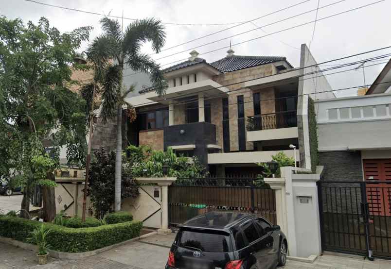 rumah mewah siap huni di jalan seroja kota semarang