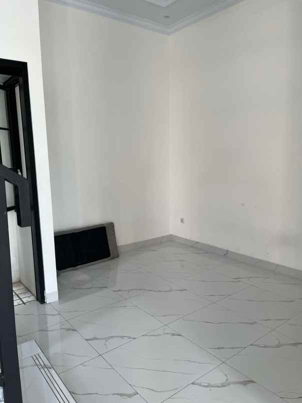 rumah minimalis 2 lantai siap huni depok