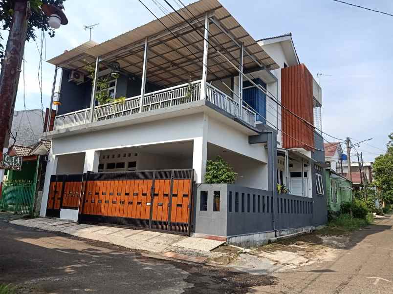 rumah modern 2 lantai posisi hook