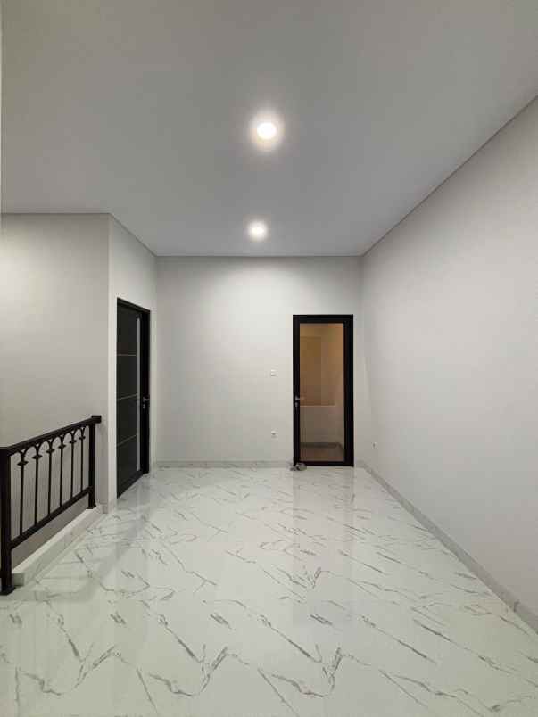 rumah modern kontemporer di jagakarsa jakarta selatan