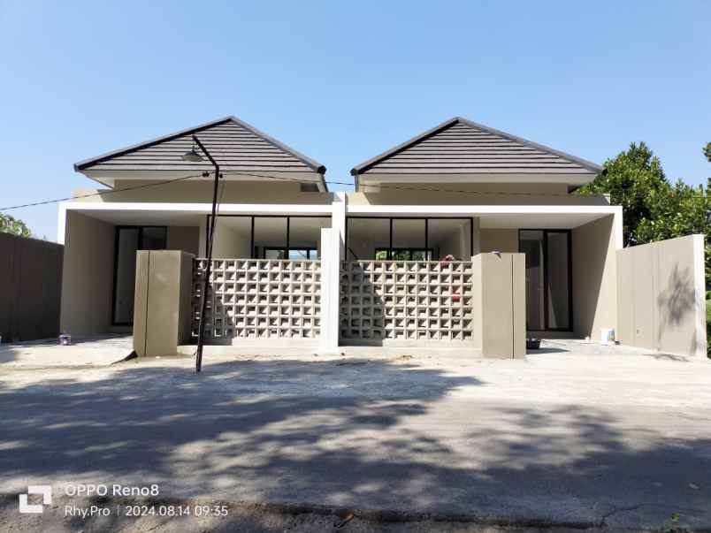 rumah modern limasan dekat rsud prambanan sleman