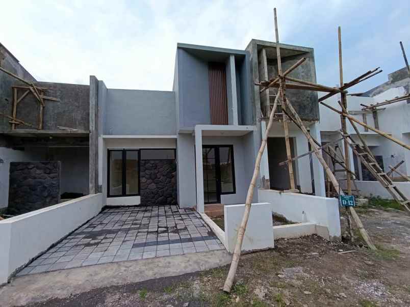 rumah modern lokasi daerah pendem kota batu