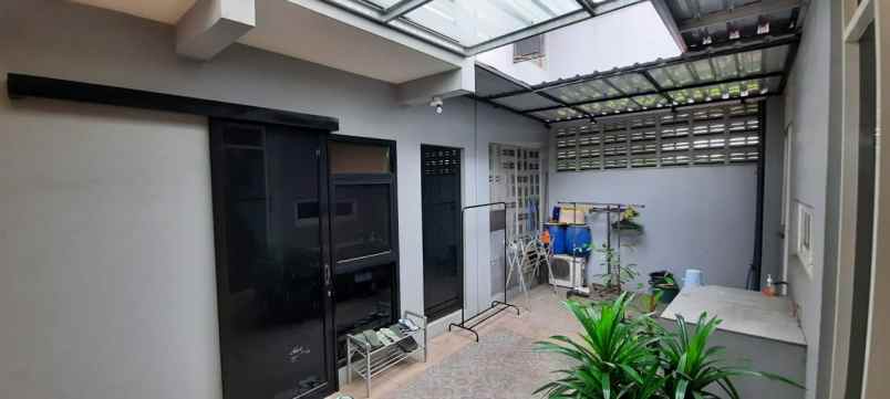 rumah modern minimalis 3 kav jadi 1 di pandanwangi